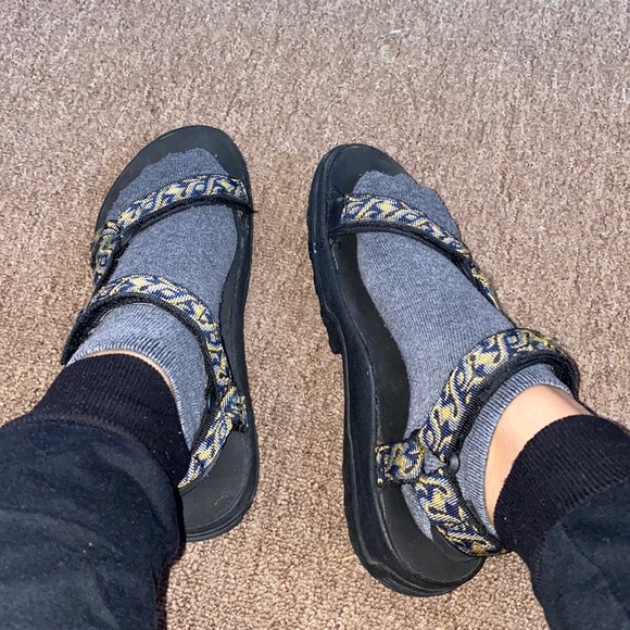 Teva Sandals Size 8 - Picture 1 of 4